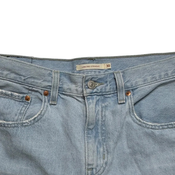 {Levi's} "Low Pro Straight in Light Wash" Relaxed Ripped Distressed Denim Jeans - Picture 6 of 8